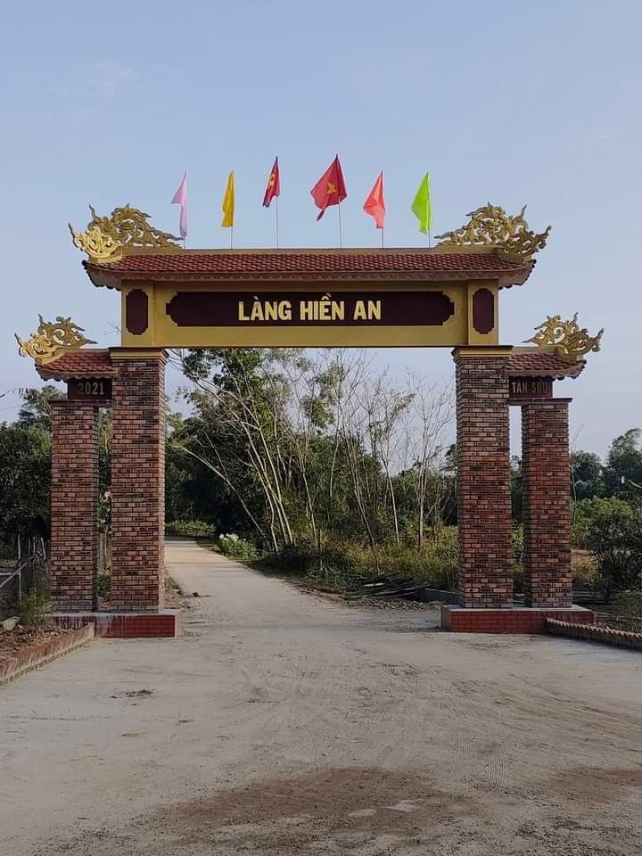 Cổng chào Làng Hiền An